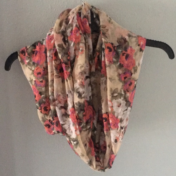 Infinity scarf - Picture 1 of 3